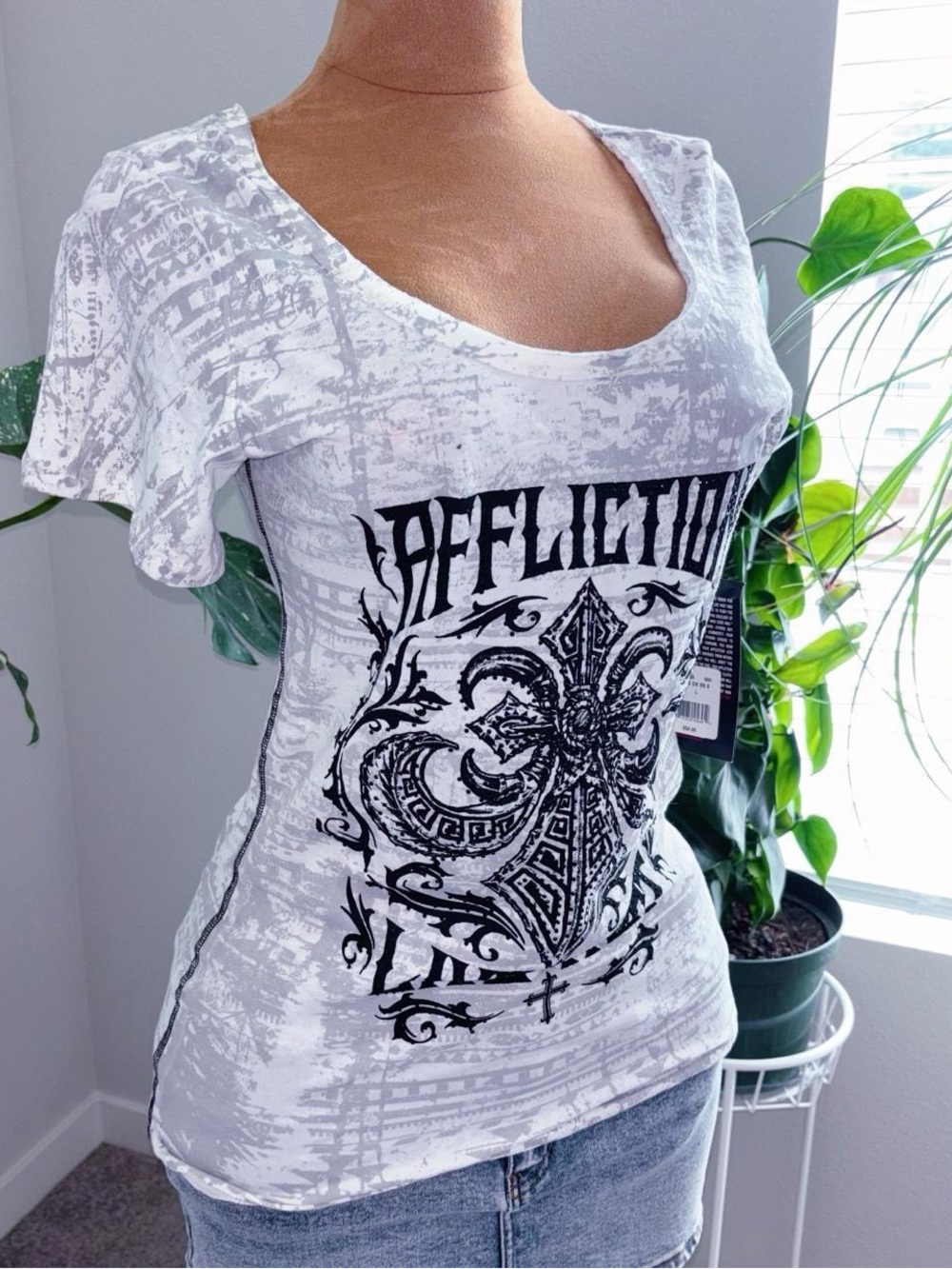 Affliction Live Fast White Graphic Lace Back T-Shirt Womens Large NWT